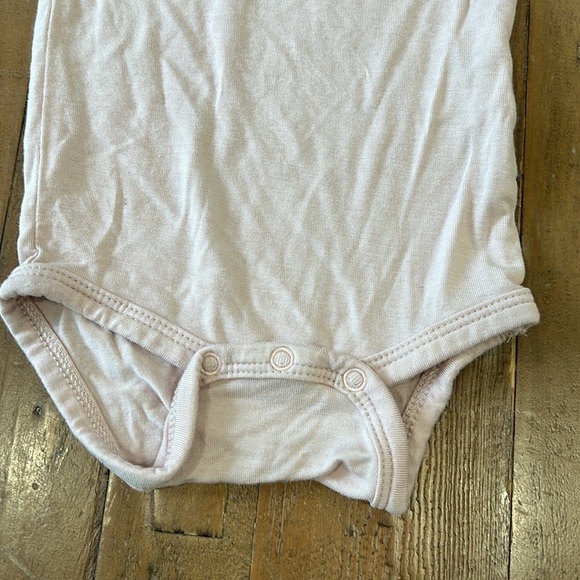 Kyte Baby pale pink bamboo long sleeve shirt - Picture 2 of 7